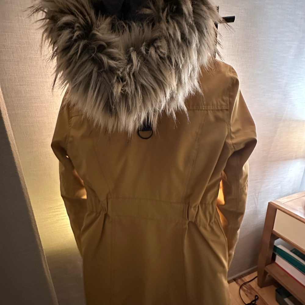 Aritzia TNA Bancroft Parka. Cairo Gold Colour. Excellent shape!